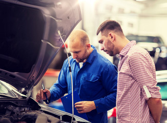 Canvas Print - auto service, repair, maintenance and people concept - mechanic with clipboard and man or owner looking at broken car at shop