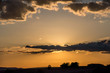 © focus finder - Lagerhalle bei Sonnenuntergang