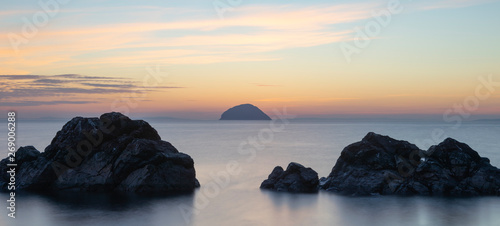 Fotografía ailsa craig,background,beach,beautiful,beauty,blue,cloud,clouds,coast,evening,fi