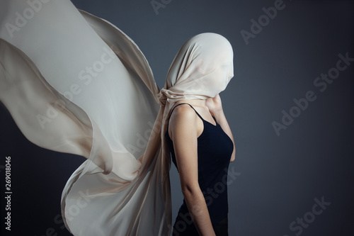 Fotomural An anonymous model, is covered by a beige veil