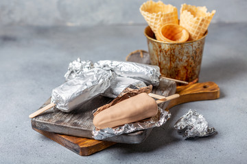 Fototapete - Homemade ice cream with chocolate icing on a stick.