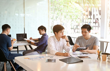 Brainstorming Start up young business meeting on office desk