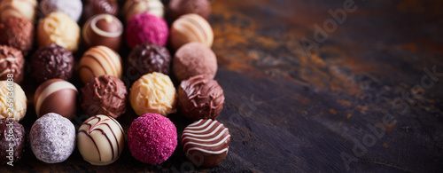 Fotografía Panorama banner of handmade chocolate balls