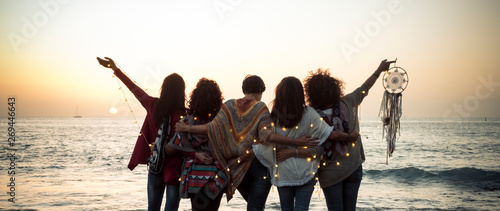 Fotomural Romance and emotion concept with group of people women friends viewed from back