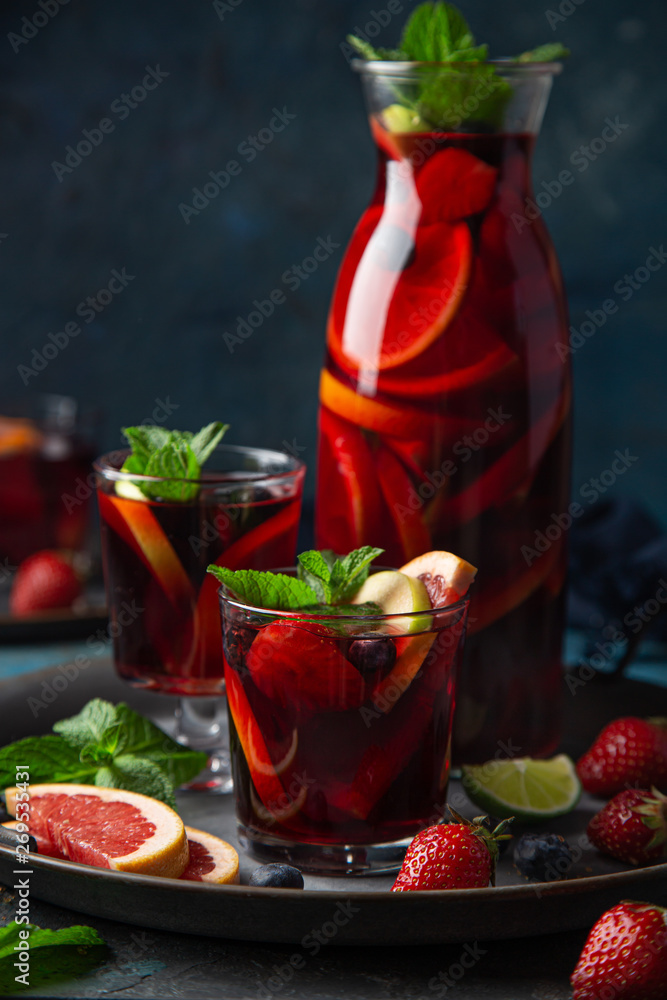 glass of homemade red wine sangria with fruits and berries - obrazy, fototapety, plakaty 