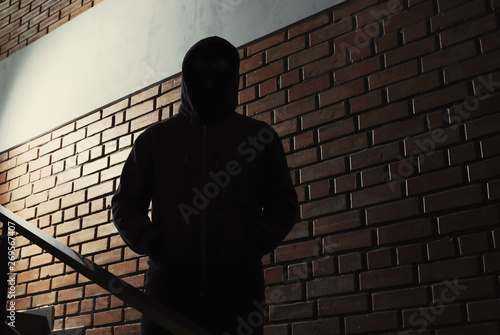 Fotografía Silhouette of mysterious man in hoodie indoors