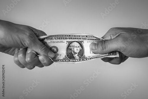 Fotografía People fighting over money. Financial conflict concept.