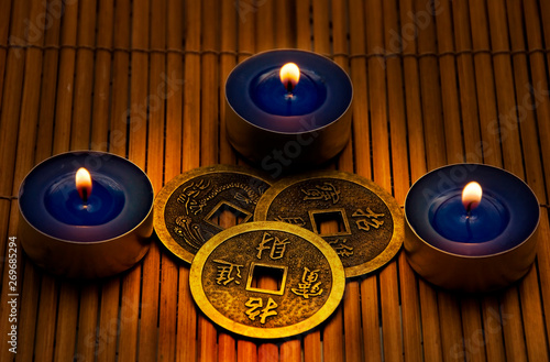 Cuadros en Lienzo Old china chinese lucky Feng shui coins with three candles