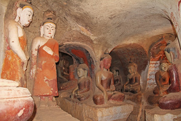 Wall Mural - Painting on the walls and old Buddha statues in Pho Win Taung Caves, Monywa city, Sagaing State, Myanmar, Asia.