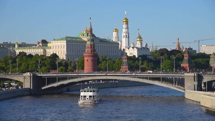 Wall Mural - View of the Moscow River and the Kremlin on a sunny day