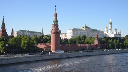 Wall Mural - View of the Moscow River and the Kremlin on a sunny day