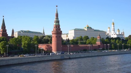 Wall Mural - View of the Moscow River and the Kremlin on a sunny day