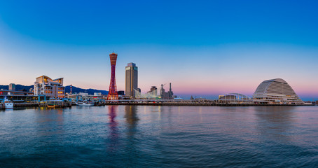 Fototapete - Port of Kobe city skyline before sunset in Kansai, Japan - Panorama