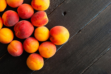 Canvas Print - peaches on black wood table