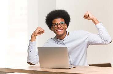 Wall Mural - Young black man using his laptop who does not surrender