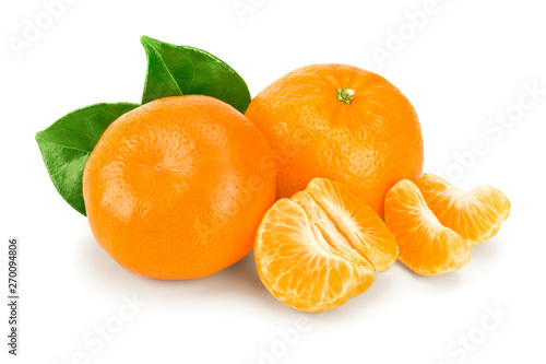 Plakat Mandarynki  owoce-mandarynki-lub-mandarynki-z-liscmi-na-bialym-tle