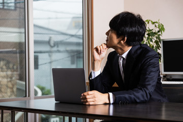 Canvas Print - オフィスで悩む会社員