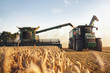 Leinwandbild Motiv Mähdrescher und Traktor bei der Ernte auf einem Weizenfeld