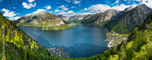 Fotomural Alps mountains above the famous Hallstatt village, Austria