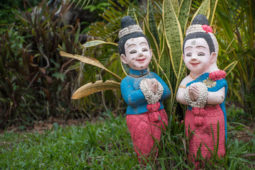 Doll wearing Thai dress, male and female standing posture Hello, welcome