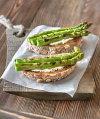 Canvas Print - Sandwich with grilled asparagus