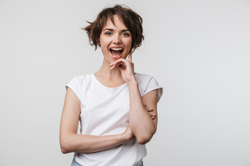 Poster - Image of attractive woman in basic t-shirt smiling at camera while standing with arms crossed