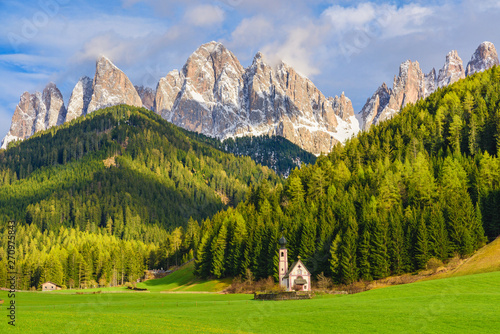 Fotografia  Sunny landscape of Dolomite Alps