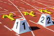 Startblock und Startnummer in der Leichtathletik