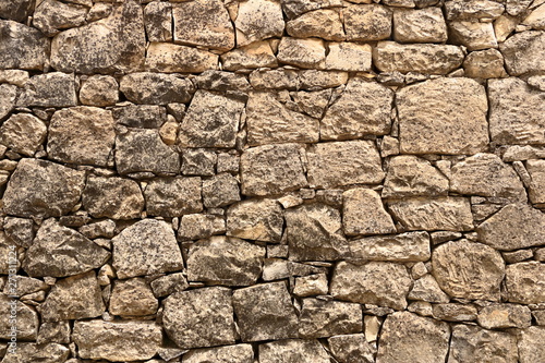 Fototapeta mur  duza-zolta-sciana-z-kamiennych-cegiel