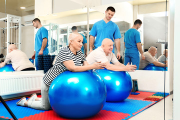 Canvas Print - Patients exercising under physiotherapist supervision in rehabilitation center