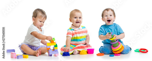 nursery babies play with ed...