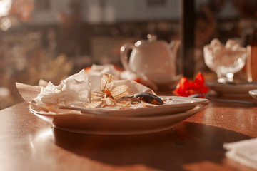 Wall Mural - Empty dirty plate on table in cafe