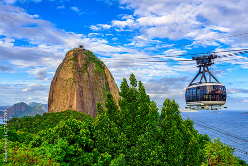 Fotomural The cable car to Sugar Loaf in Rio de Janeiro, Brazil