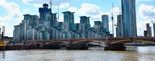 Fotografía Skyscrapers of the City of London over the Thames , England