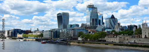 Fotomural Skyscrapers of the City of London over the Thames , England