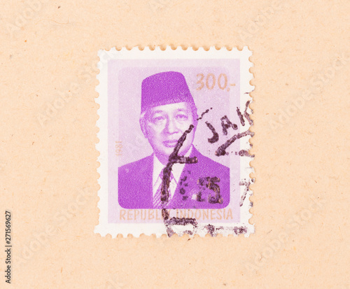 INDONESIA - CIRCA 1981: A stamp printed in Indonesia shows president Soekarno, c Poster Mural XXL