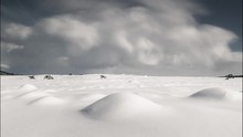 アートタイムラプス  雪原に踊るような雲