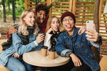 Canvas Print - Group if cheerful multiethnic friends teenagers