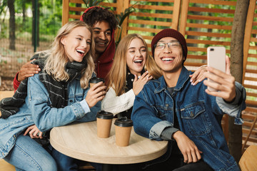 Canvas Print - Group if cheerful multiethnic friends teenagers