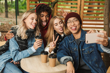 Canvas Print - Group if cheerful multiethnic friends teenagers