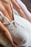 Fototapeta Sypialnia - Back view of a bride in an elegant wedding dress.
