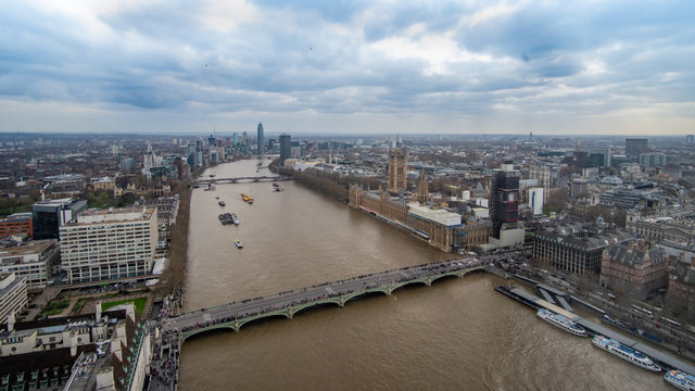 London Themse and cityscape view from London Eye
