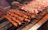 Fototapeta Do pokoju - Delicious grilled bbq goat skewer street food at Muslim Quarter, street, Xi'an
