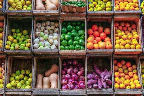 Fotografía Fruits and vegetables at the market