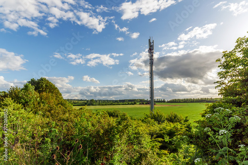 Cuadros en Lienzo Sunset view British Mobile Operator Mast over field