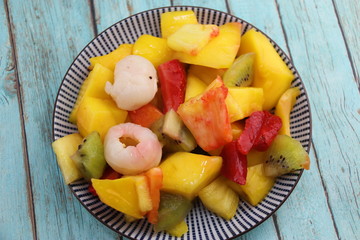 Sticker - Salade de fruits sur une assiette