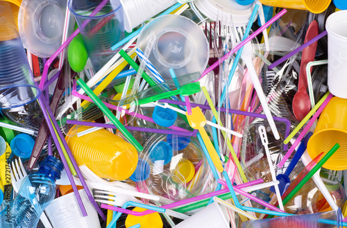 Fotomural Disposable single use plastic objects such as bottles, cups, forks, spoons and drinking straws that cause pollution of the environment, especially oceans