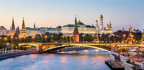 Wall Mural - Moscow Kremlin at Moskva River, Russia. Beautiful view of city at sunet.