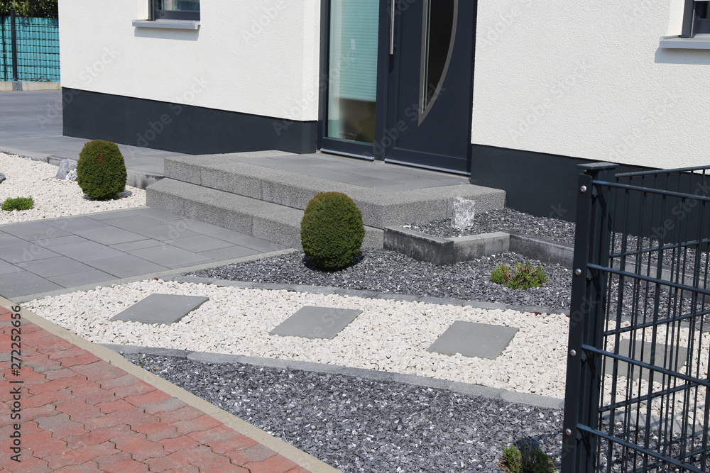 Modern front yard with decorative gravel - obrazy, fototapety, plakaty 