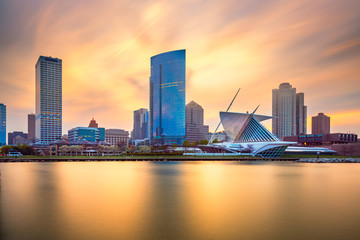 Fototapete - Milwaukee, Wisconsin, USA downtown city skyline on Lake Michigan